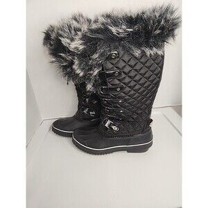 GUESS Women's DUCKSY Quilted Boots size: 9